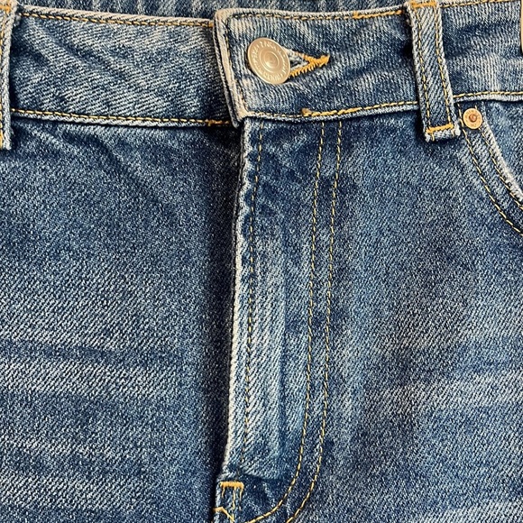 Size 2 Zara jeans shorts - Picture 2 of 7